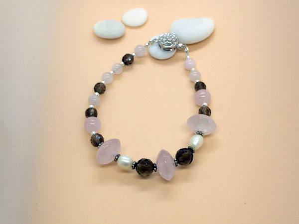 Silver bracelet with rose quartz, pearls and smoky quartz.. Foto 2