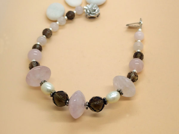 Silver bracelet with rose quartz, pearls and smoky quartz.. Foto 3