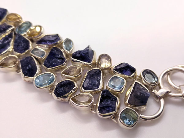 Silver bracelet with Tanzanite and Topaz gems.. Foto 3