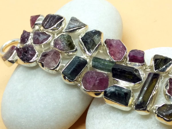 Handmade Sterling silver and tourmaline gem bracelet.. Foto 2