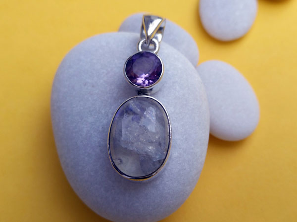 Handmade Sterling silver pendant whit Amethyst and Moonstone.. Foto 1