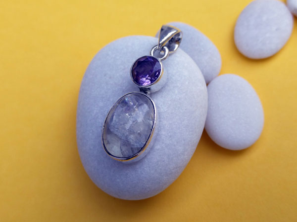 Handmade Sterling silver pendant whit Amethyst and Moonstone.. Foto 2