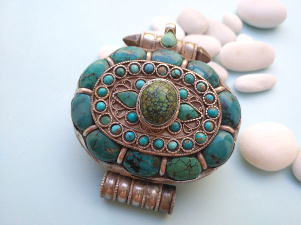 "Ga,u" Silver and Turquoises Ethnic traditional antique pendant from Tibet.. Foto 2