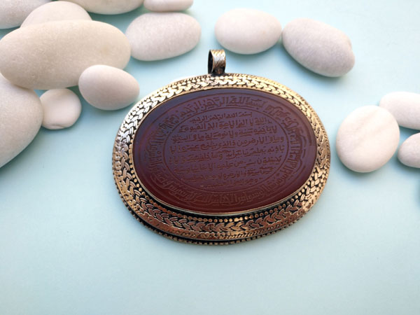 Antique handmade pendant carved on Carnelian agate.. Foto 1