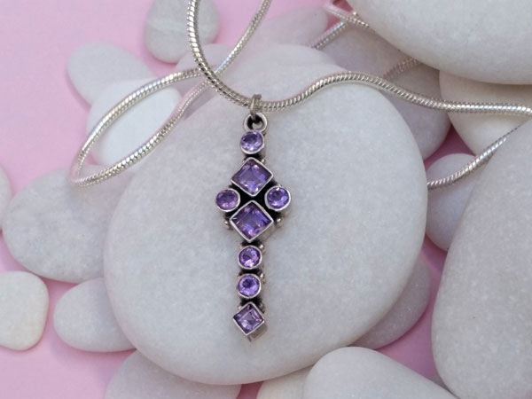 Ethnic Sterling silver and amethyst pendant.. Foto 1