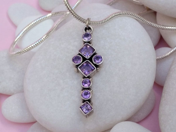 Ethnic Sterling silver and amethyst pendant.. Foto 2