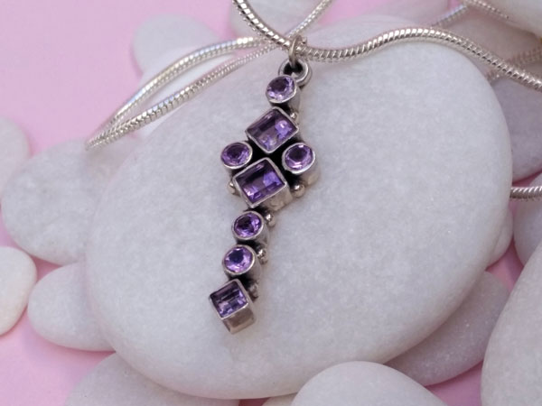 Ethnic Sterling silver and amethyst pendant.. Foto 3