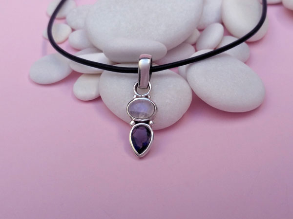 Sterling silver pendant with a Moonstone and Amethyst gemstones.. Ref. TZH