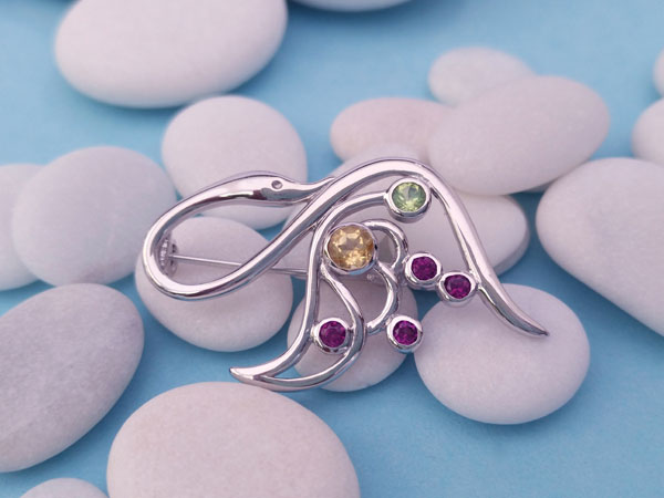 Sterling silver and gemstones brooch.. Foto 1