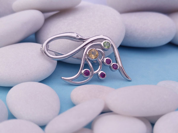 Sterling silver and gemstones brooch.. Foto 2