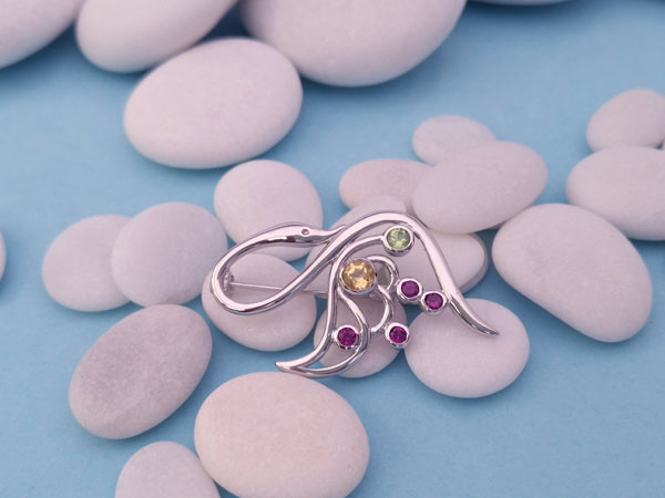 Sterling silver and gemstones brooch.. Foto 3