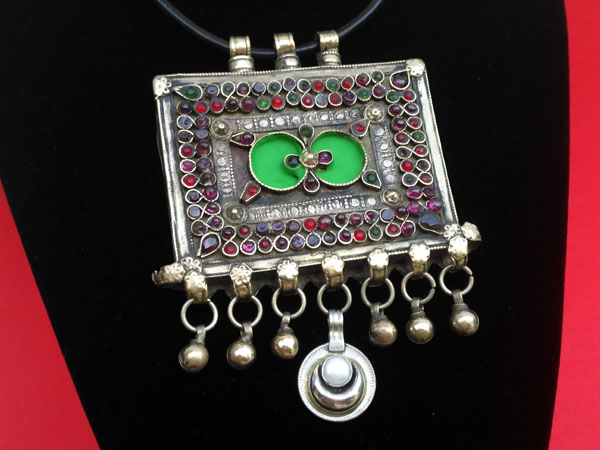 Ancient Turkmen ethnic pendant.. Foto 2