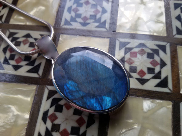 Labradorite gemstone and Sterling silver pendant.. Ref. XAE