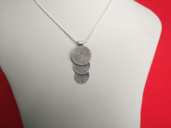 Karen ethnic traditional Sterling silver pendant.. Foto 2