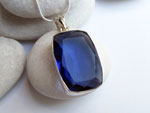Sterling silver pendant with an Iolite gemstone.. Ref. XAS