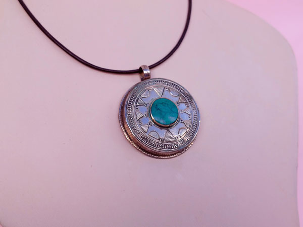 Ancient ethnic pendant from Uzbekistan.. Foto 2