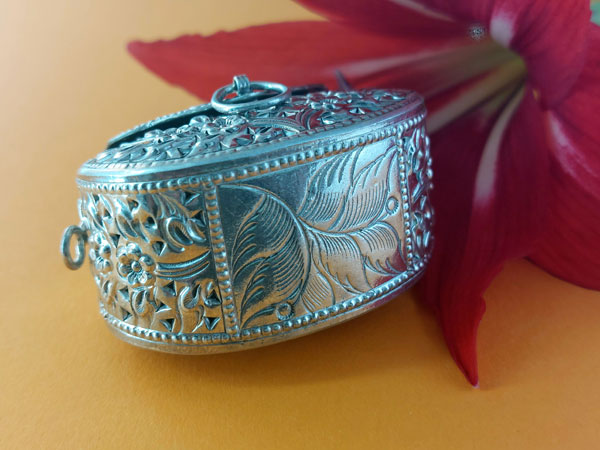 Handcrafted Sterling silver box.. Foto 3