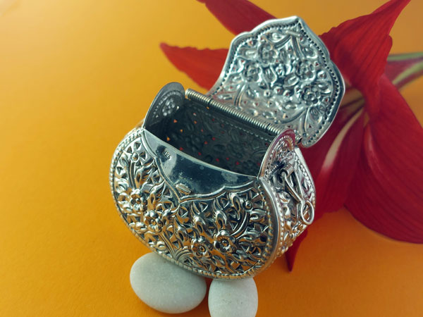 Handcrafted Sterling silver box.. Foto 4