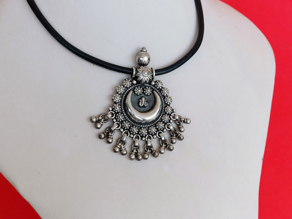 Rajput handmade ethnic pendant.. Foto 1