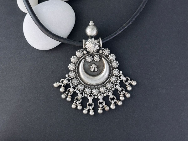 Rajput handmade ethnic pendant.. Foto 2