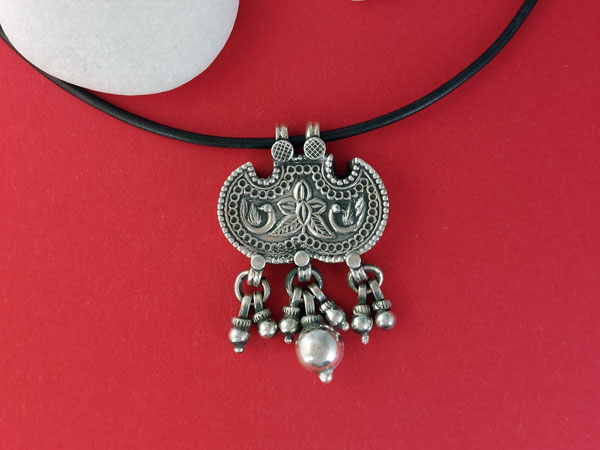 Rajput handmade ethnic pendant.. Foto 1