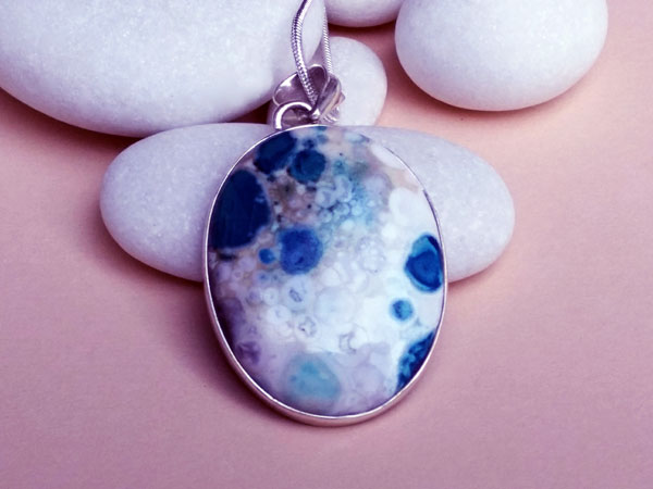 Silver pendant with a jasper gem.. Foto 1