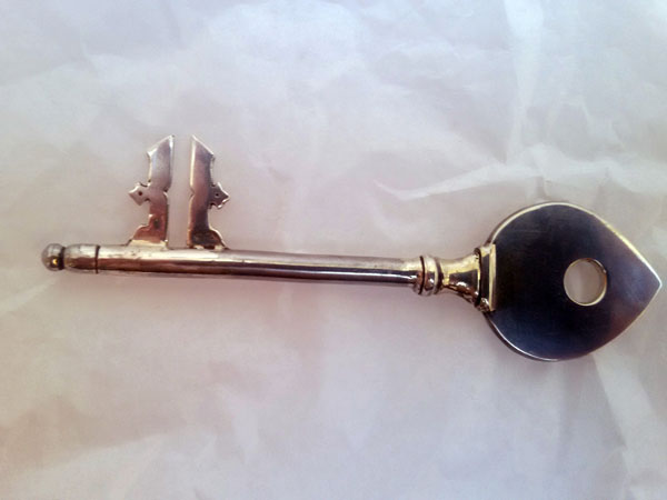 Sterling silver artisanal key.. Foto 3