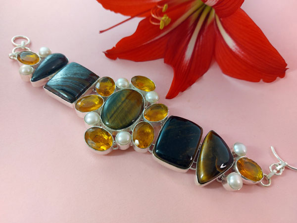 Sterling silver and gemstones bracelet.. Foto 1