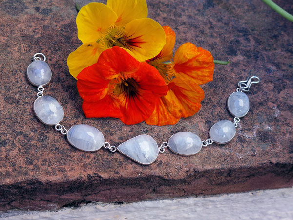 Sterling silver and moonstone bracelet.. Foto 2