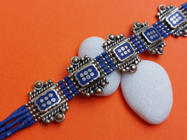 Traditional Tibetan ethnic bracelet.. Foto 2